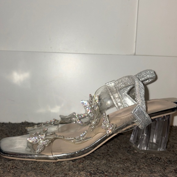 Chic Silver Butterfly Women's Heels - Picture 2 of 3